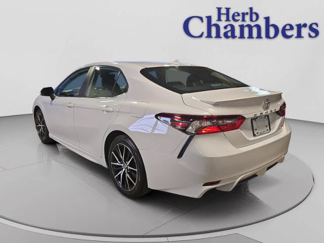 Used 2023 Toyota Camry SE w/ Cold Weather Package FWD image 3