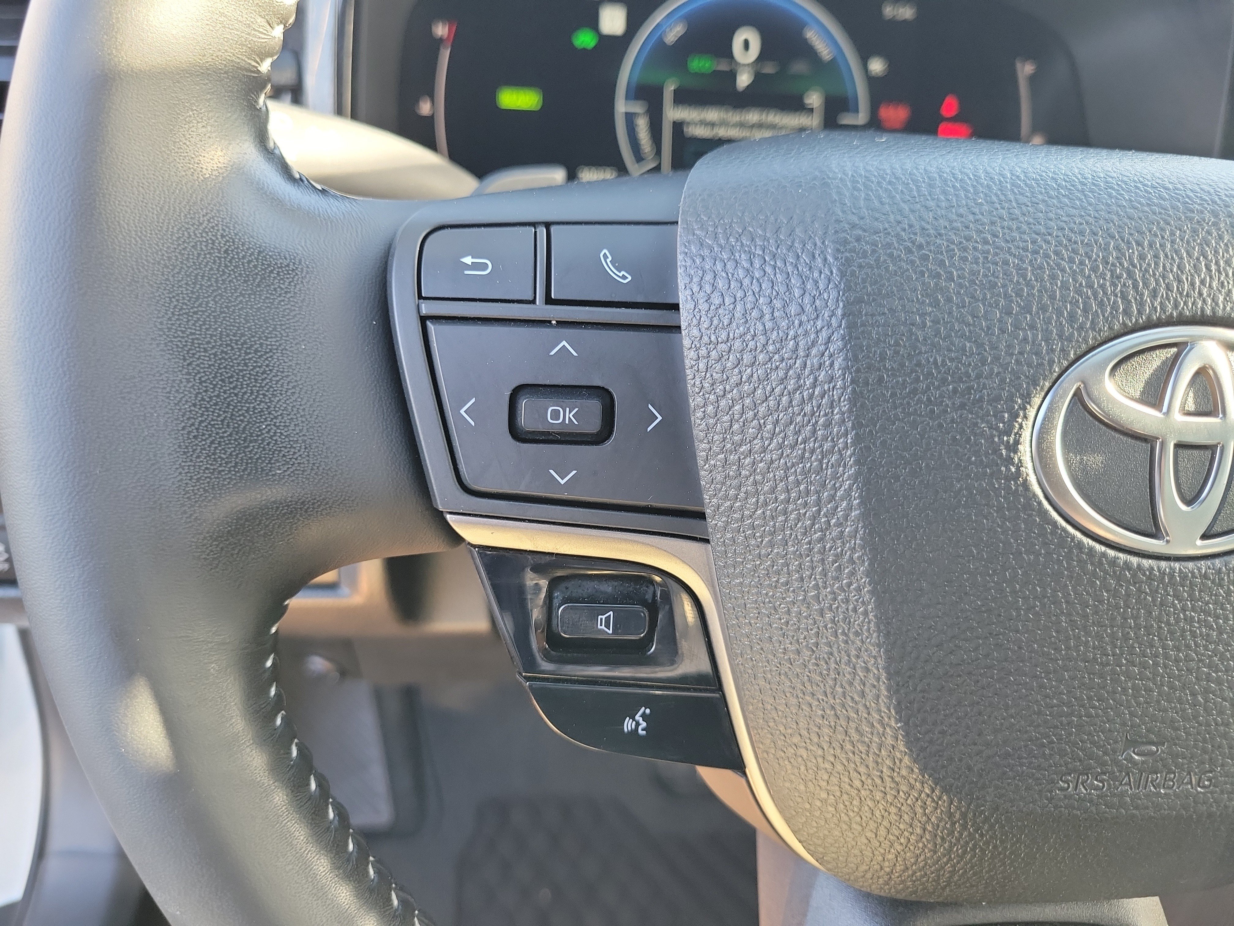 Used 2025 Toyota Camry SE FWD image 5