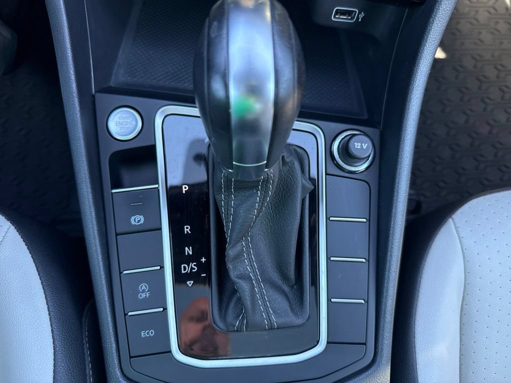 Used 2019 Volkswagen Jetta R-Line w/ R-Line Cold Weather Package FWD image 28