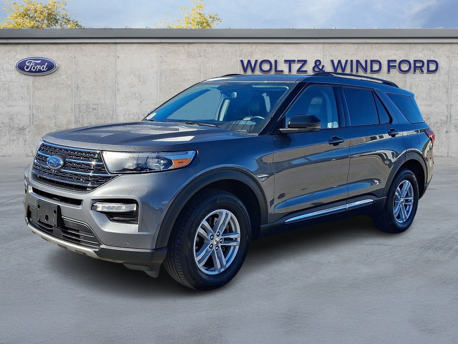 Certified 2023 Ford Explorer XLT w/ Equipment Group 202A AWD/4WD image 3