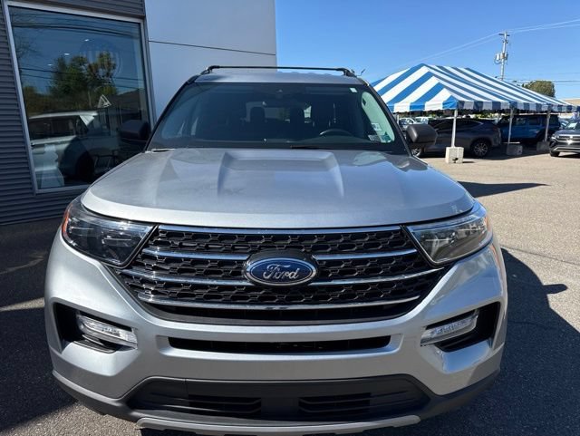 Certified 2023 Ford Explorer XLT w/ Equipment Group 202A AWD/4WD image 3