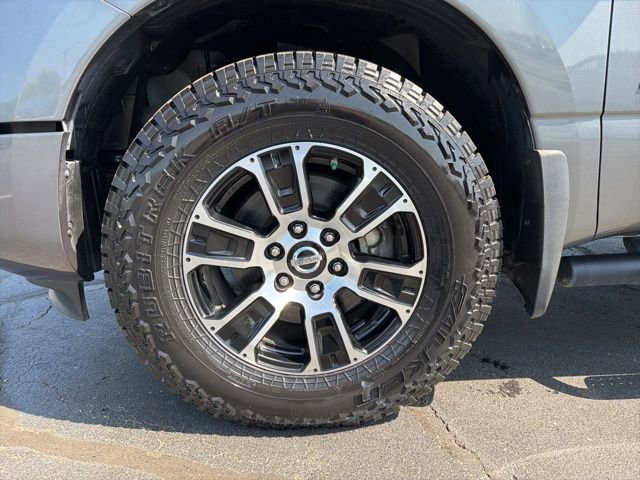 Used 2022 Nissan Titan SV image 10