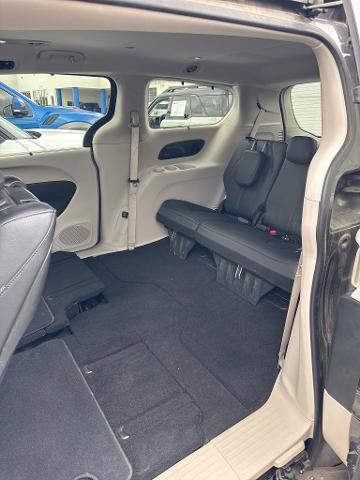 Used 2017 Chrysler Pacifica Touring-L Plus w/ Advanced Safetytec Group image 7