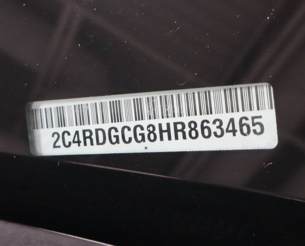 Used 2017 Dodge Grand Caravan SXT image 32