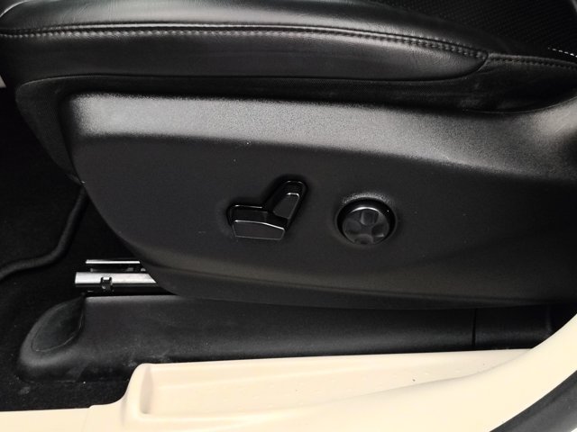 Used 2023 Chrysler Pacifica Touring-L FWD image 23