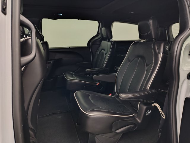 Used 2026 Chrysler Pacifica Limited w/ S Appearance Package FWD image 24