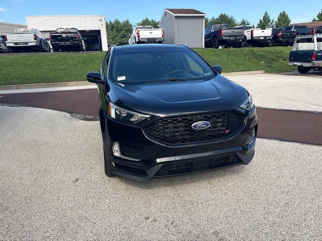 Certified 2019 Ford Edge ST w/ Cold Weather Package AWD/4WD image 12