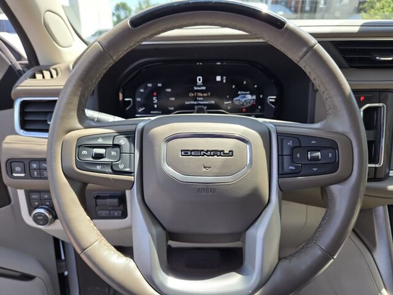 Used 2023 GMC Yukon Denali w/ Advanced Technology Package AWD/4WD image 31