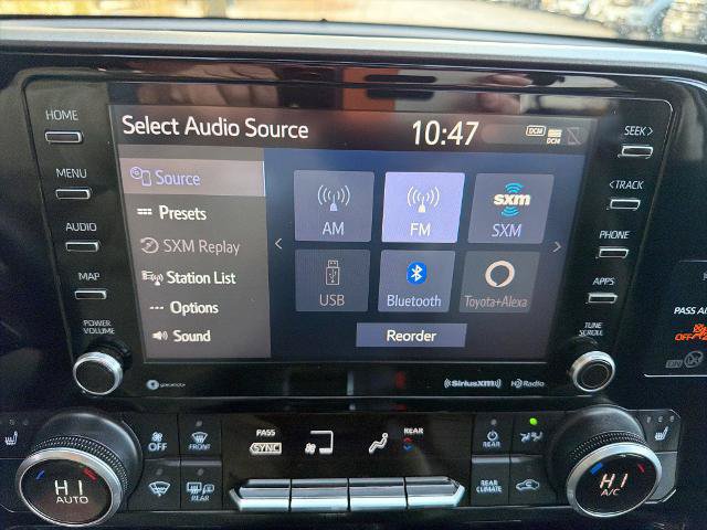 Used 2021 Toyota Highlander XLE AWD/4WD image 29