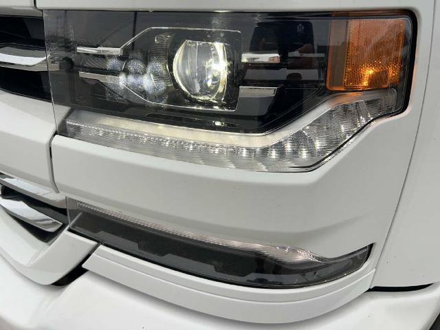 Used 2018 Chevrolet Silverado 1500 LTZ Z71 w/ LTZ Plus Package AWD/4WD image 10