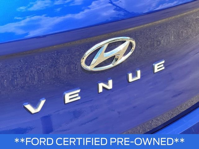 Used 2023 Hyundai Venue Limited FWD image 8