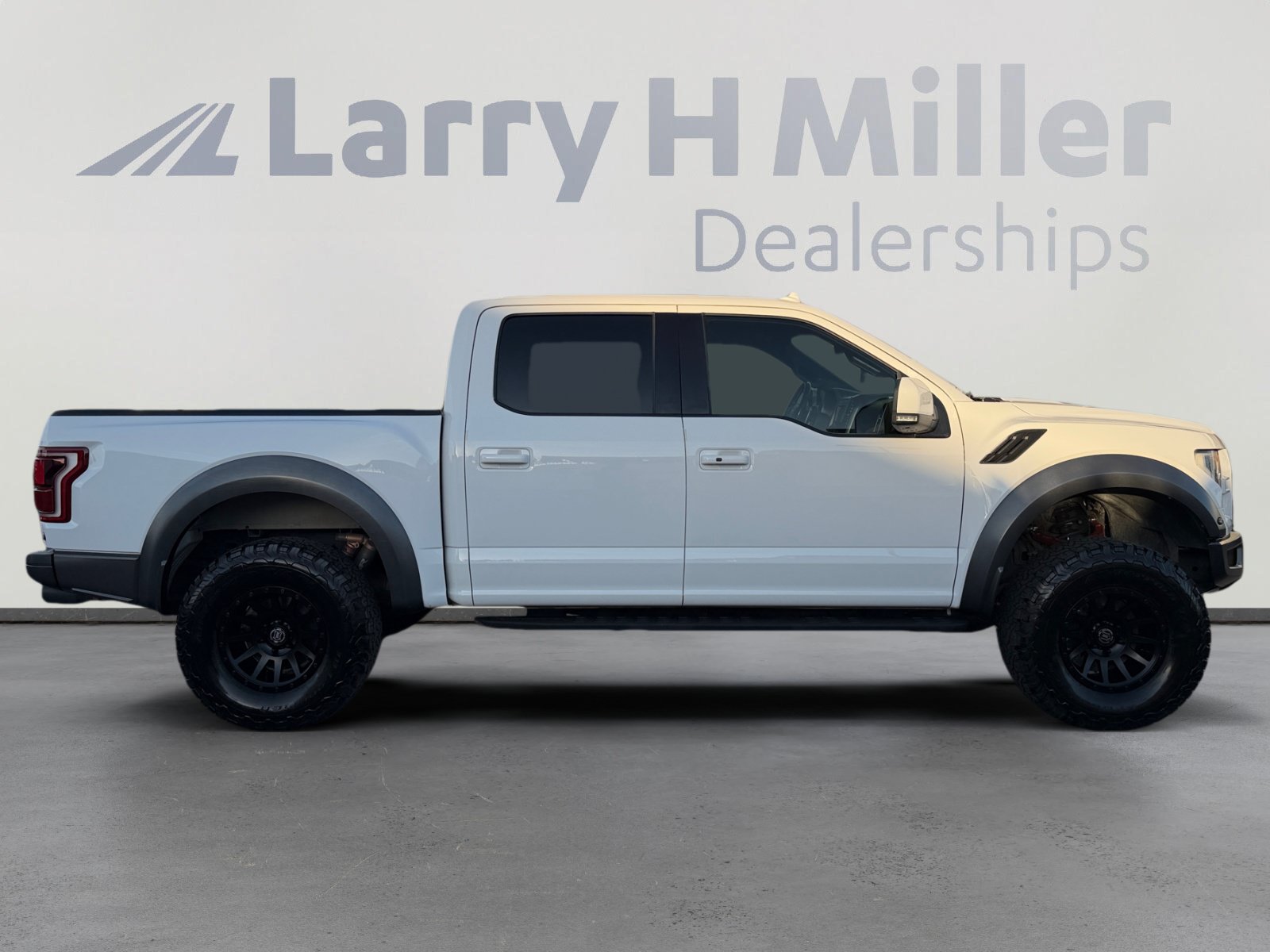 Certified 2019 Ford F150 Raptor w/ Equipment Group 802A Luxury AWD/4WD image 6