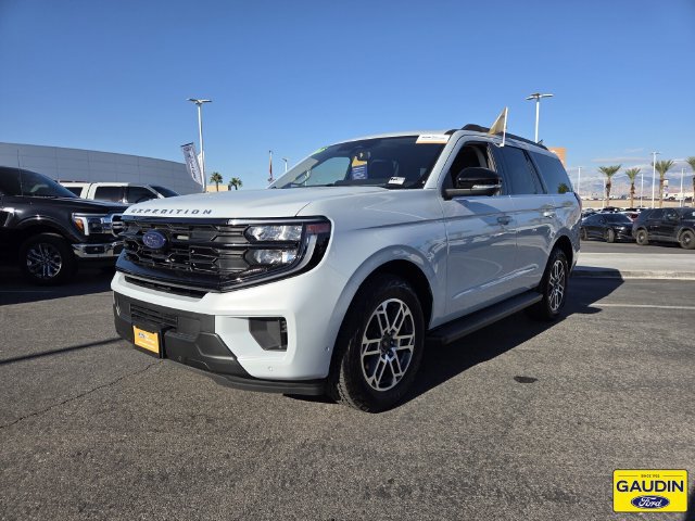 Certified 2025 Ford Expedition Active AWD/4WD image 3