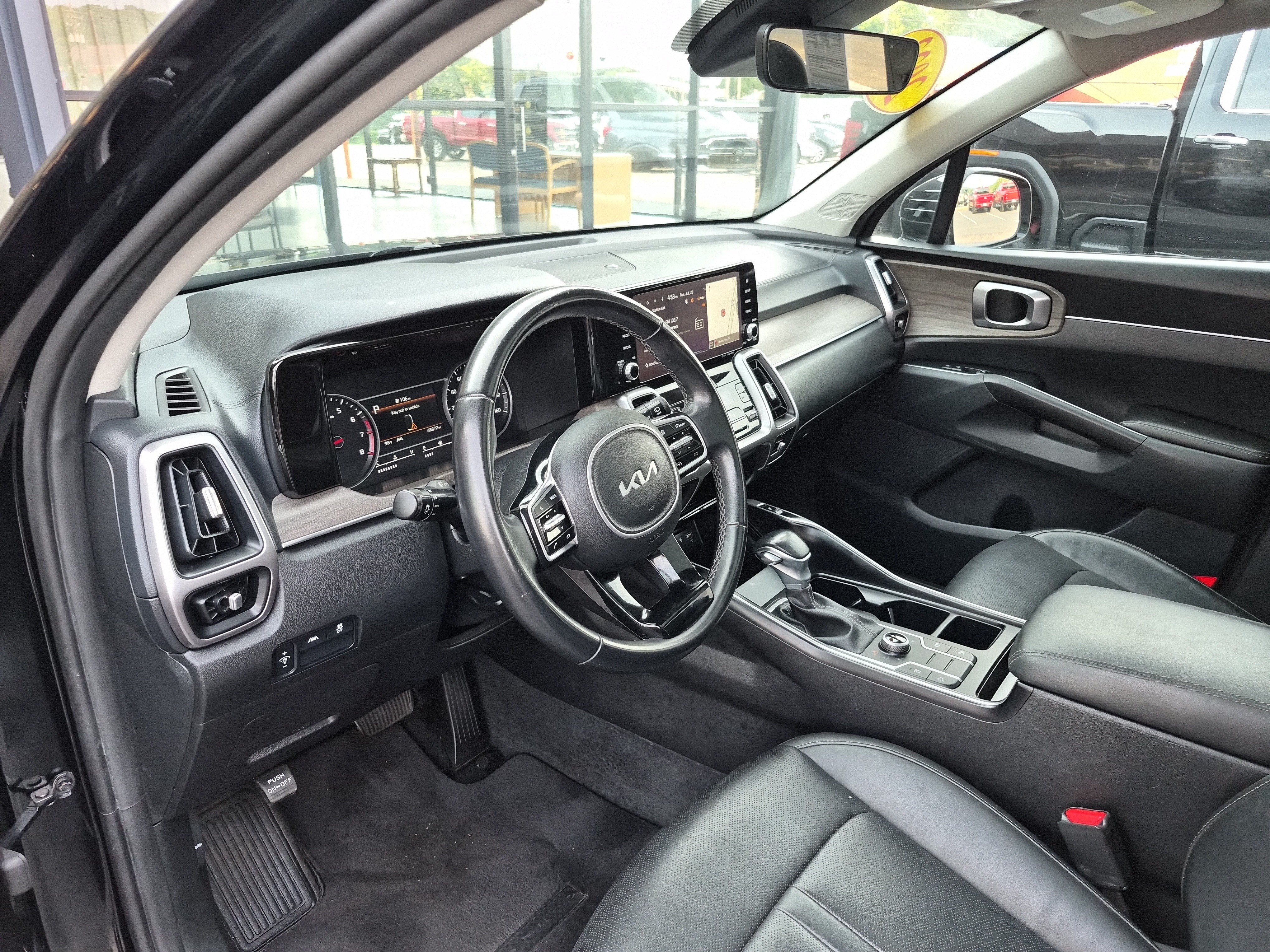 Used 2023 Kia Sorento S w/ Panoramic Sunroof Package AWD/4WD image 15