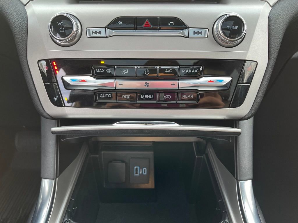 Certified 2022 Ford Explorer XLT w/ Equipment Group 202A image 16