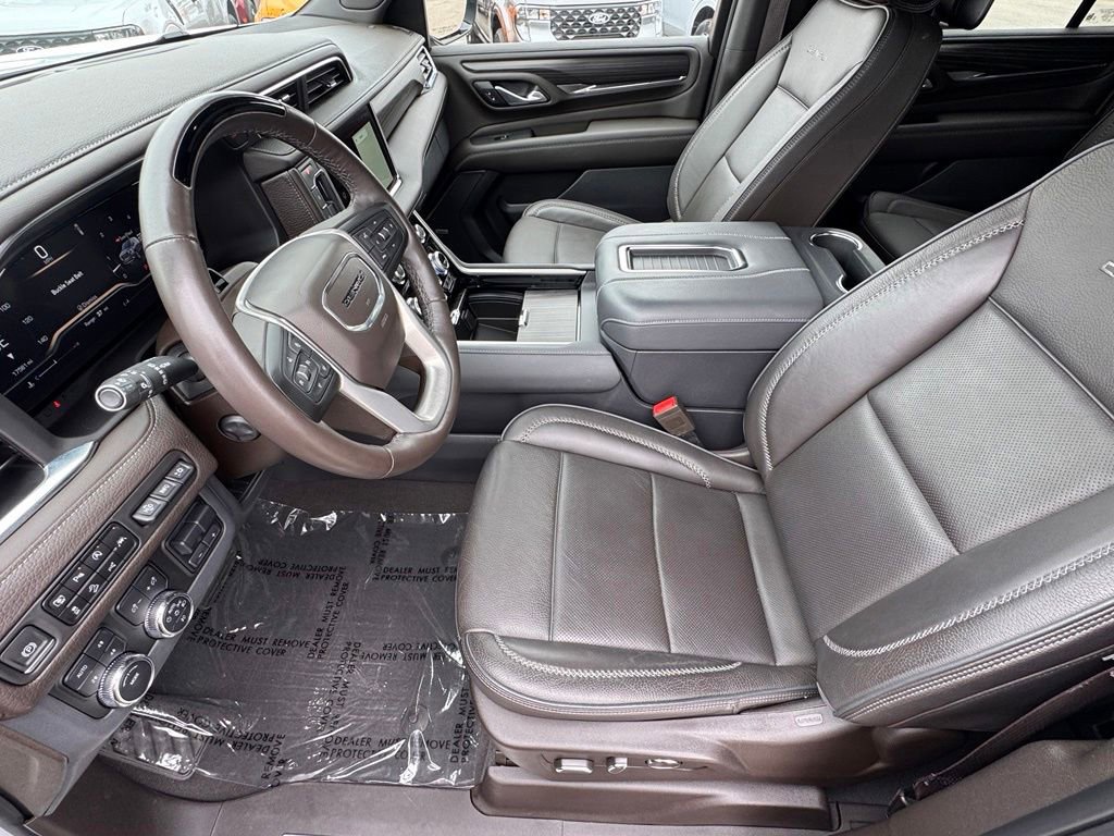 Used 2023 GMC Yukon XL Denali w/ Advanced Technology Package AWD/4WD image 17