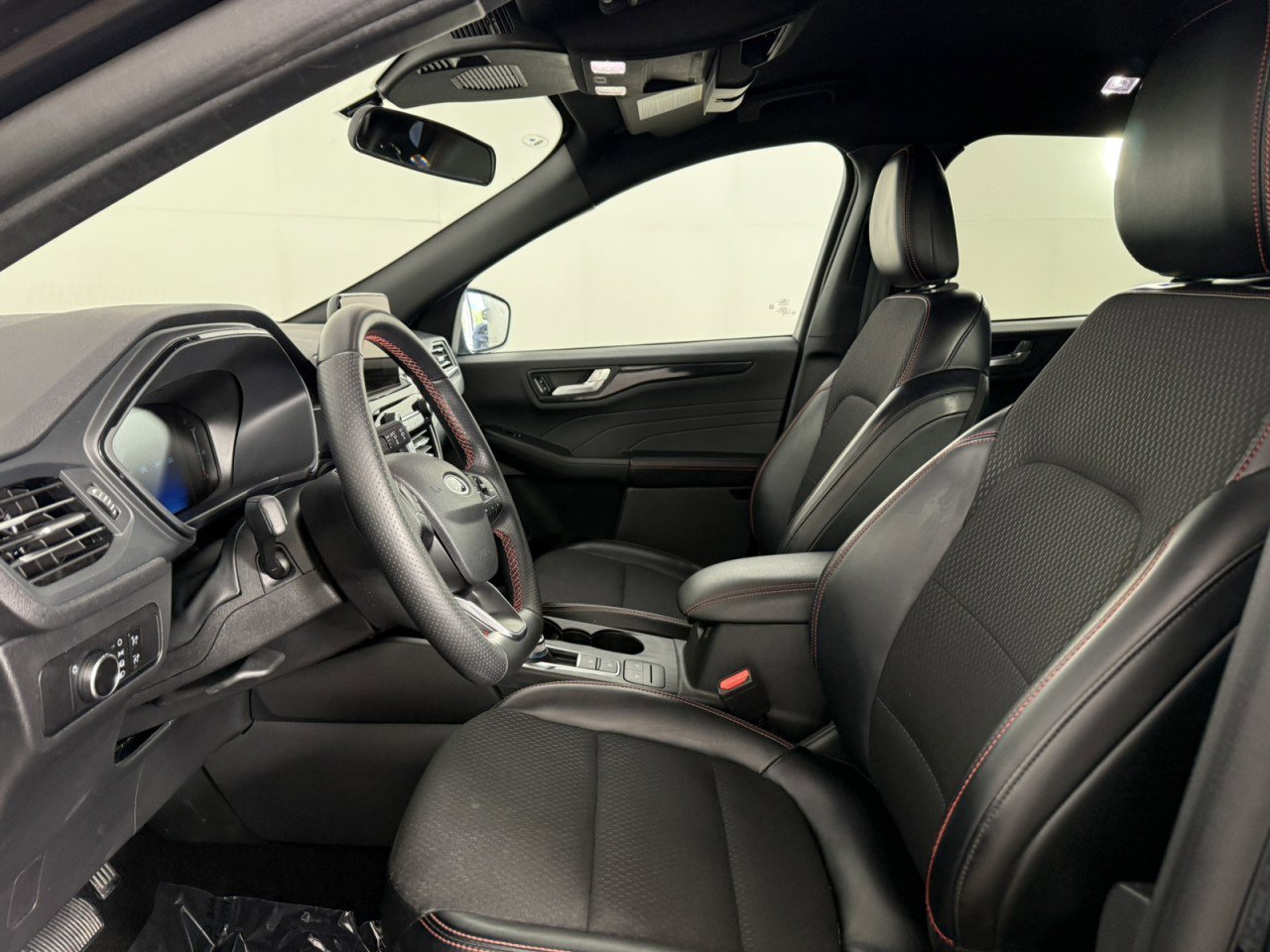 Certified 2025 Ford Escape ST-Line FWD image 14