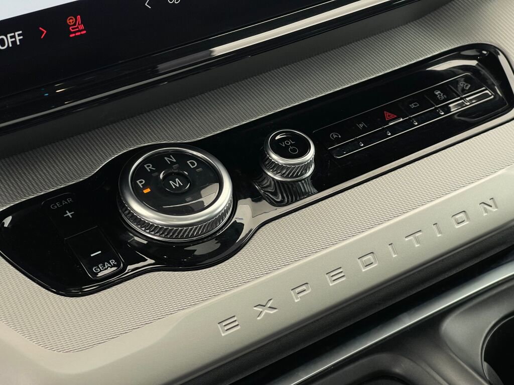 Certified 2025 Ford Expedition Active image 19