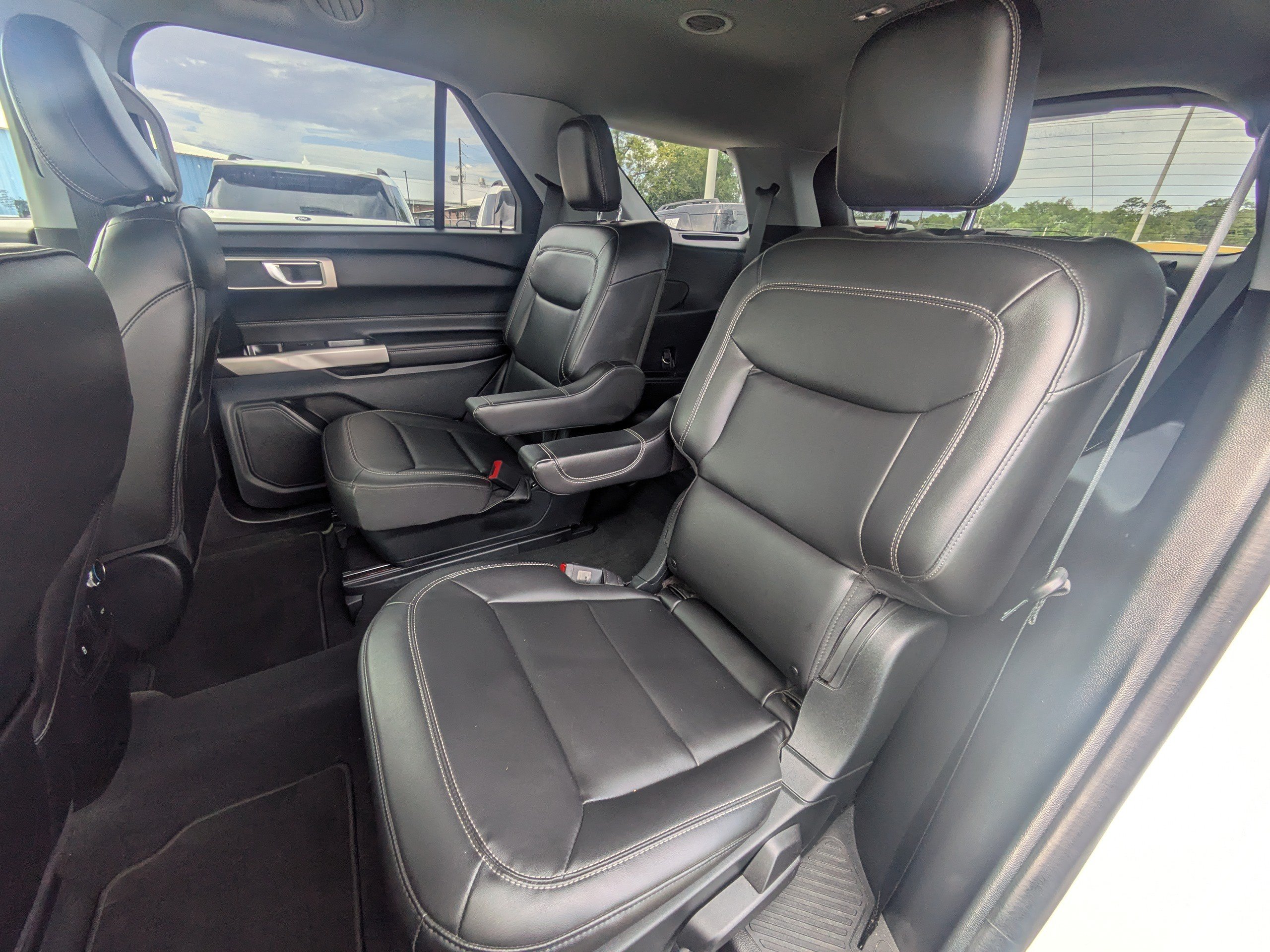 Certified 2022 Ford Explorer XLT w/ Equipment Group 202A AWD/4WD image 14
