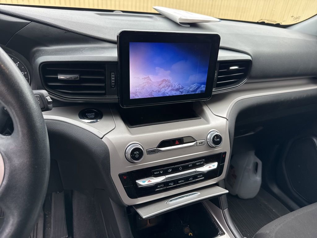 Certified 2024 Ford Explorer XLT image 12
