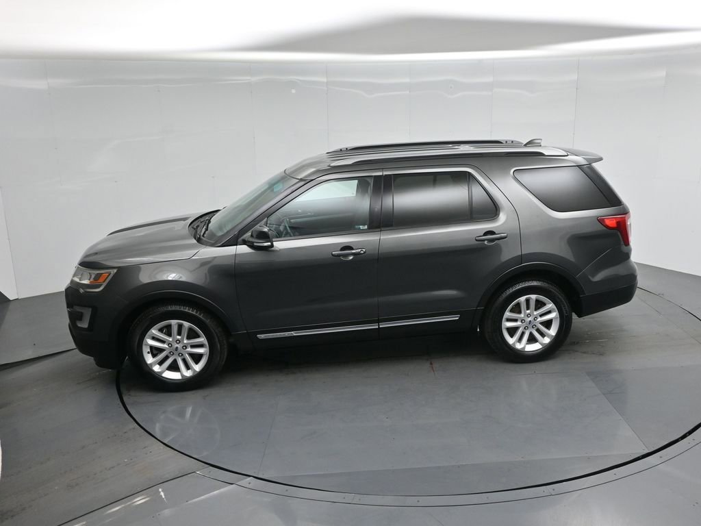 Certified 2017 Ford Explorer XLT w/ Equipment Group 202A image 46