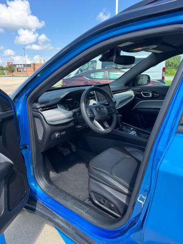Used 2025 Jeep Compass Limited AWD/4WD image 9