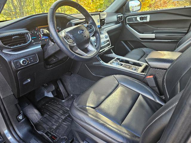 Certified 2022 Ford Explorer XLT w/ Equipment Group 202A image 13