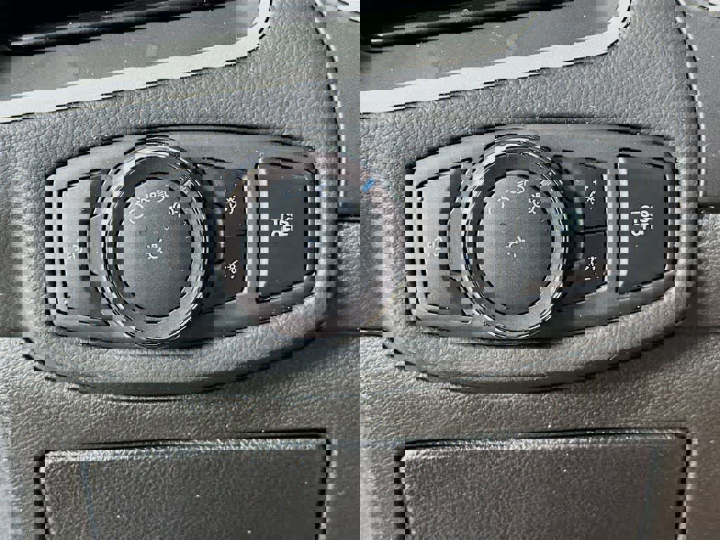 Certified 2020 Ford Edge SEL w/ Cold Weather Package image 27