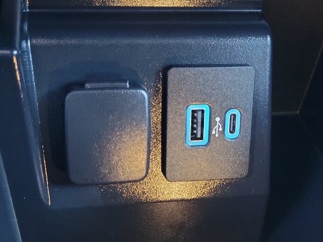 Certified 2022 Ford Explorer XLT w/ Equipment Group 202A RWD image 15