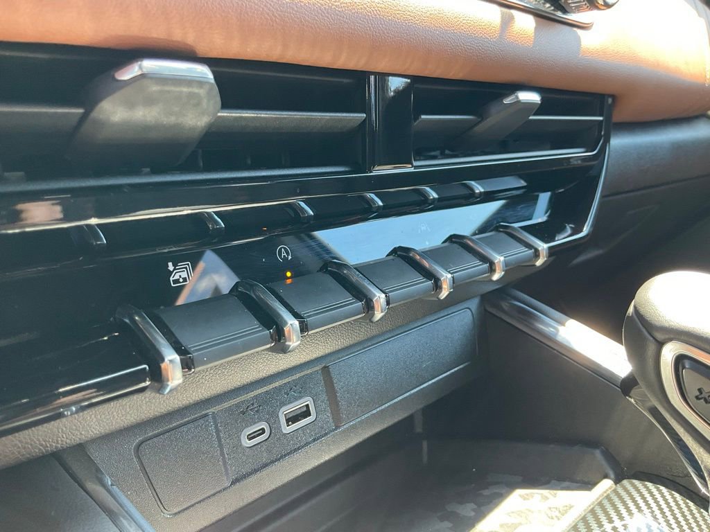 Used 2025 GMC Canyon AT4 w/ Nightfall Edition image 9