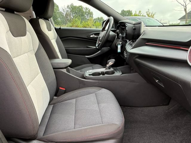 Used 2024 Chevrolet Trax RS w/ Driver Confidence Package FWD image 22