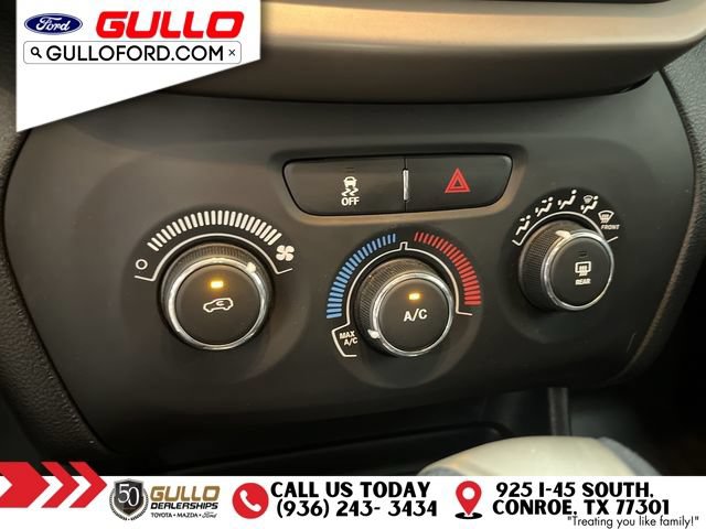 Used 2018 Jeep Cherokee Latitude w/ Altitude Package FWD image 26