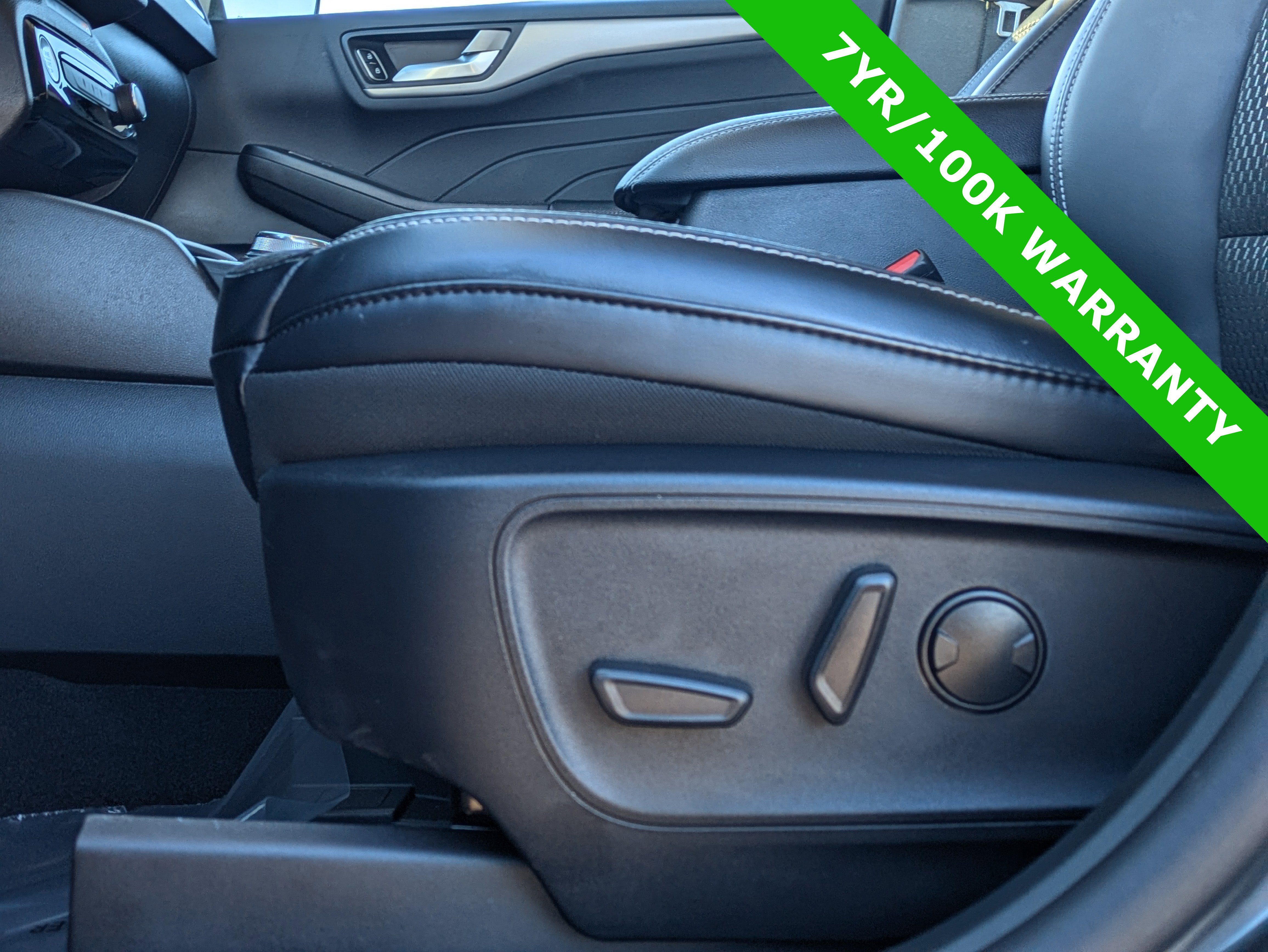 Certified 2025 Ford Escape SE FWD image 23