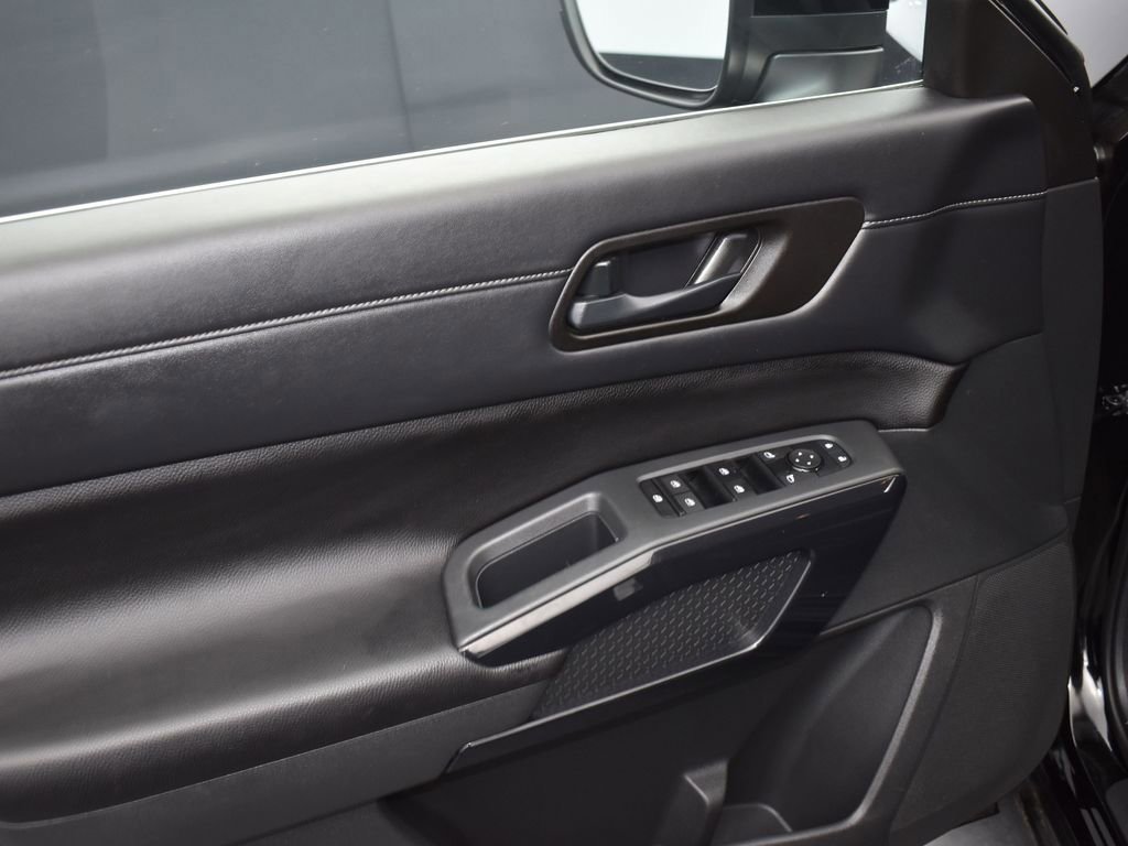 Used 2024 Nissan Pathfinder S image 9