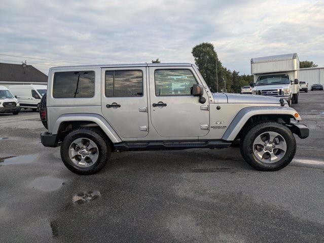 Used 2017 Jeep Wrangler Unlimited Sahara w/ Connectivity Group image 6