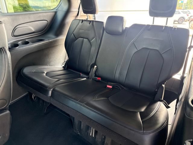 Used 2025 Chrysler Pacifica Select FWD image 40