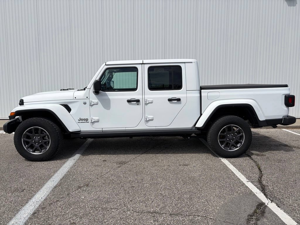 Used 2022 Jeep Gladiator Overland w/ Cold Weather Group AWD/4WD image 2