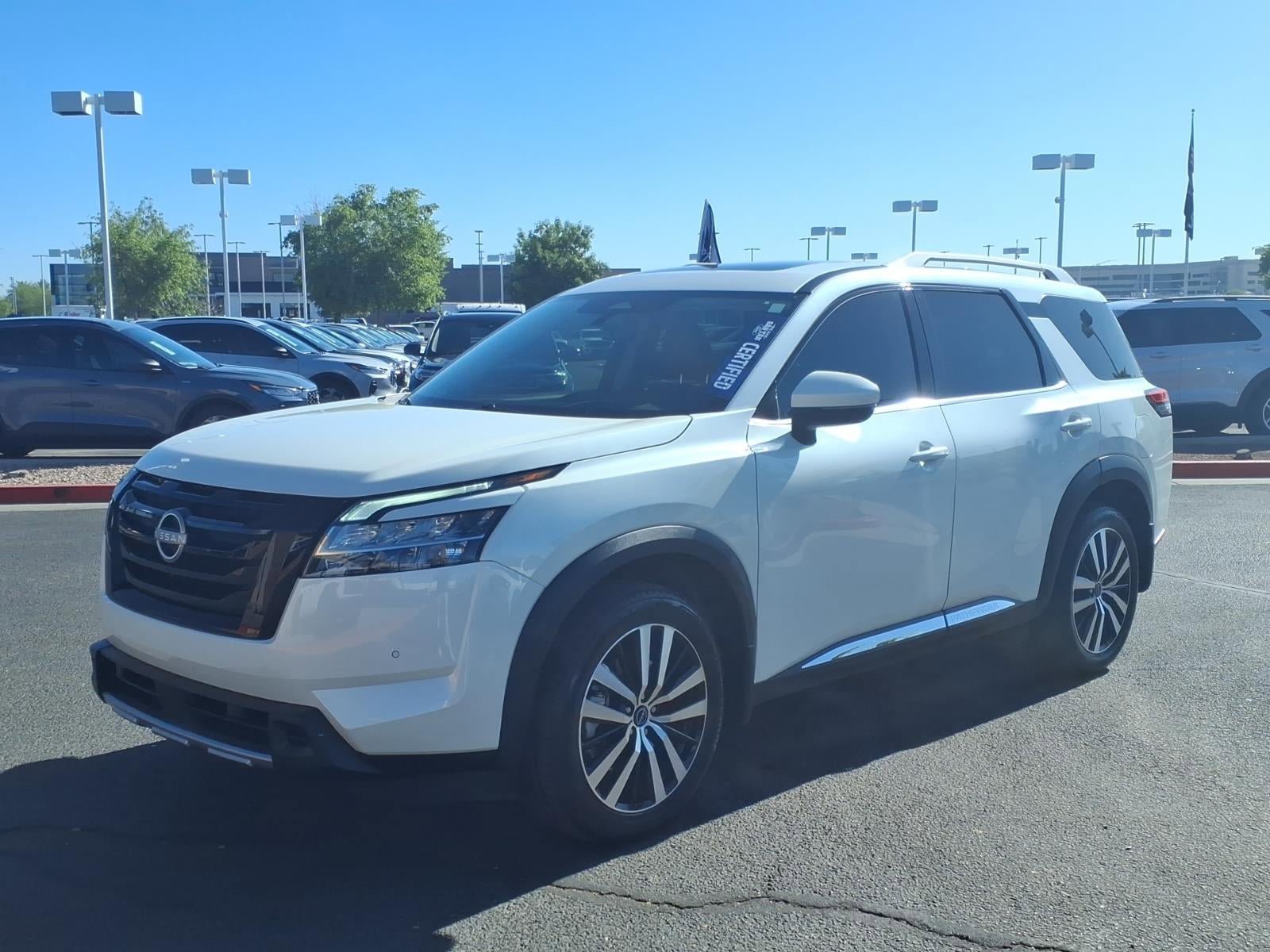 Used 2024 Nissan Pathfinder Platinum w/ Black Appearance Package FWD image 8
