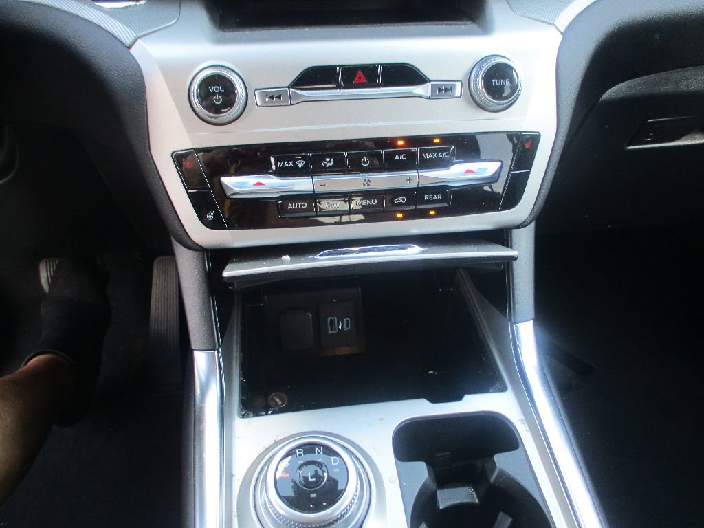 Certified 2022 Ford Explorer XLT w/ Equipment Group 202A image 9