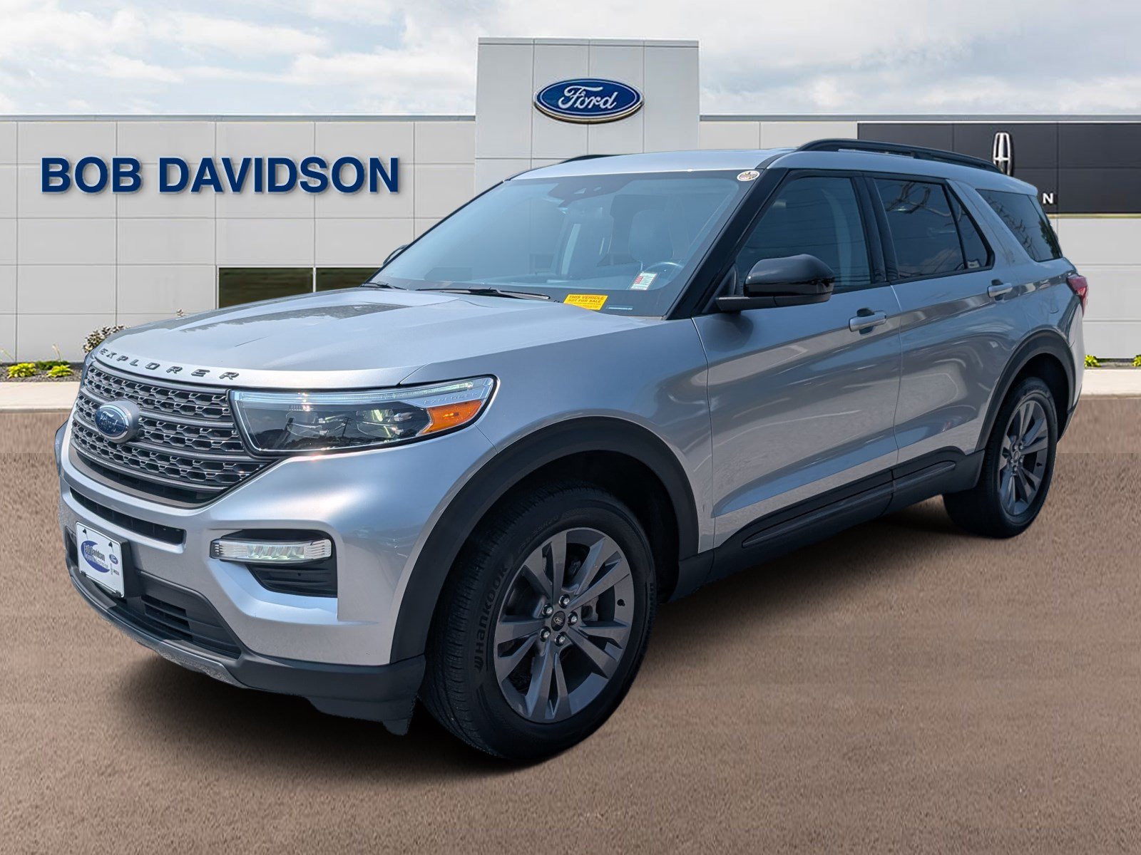 Certified 2022 Ford Explorer XLT w/ Equipment Group 202A