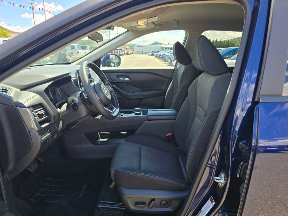 Used 2024 Nissan Rogue SV AWD/4WD image 9