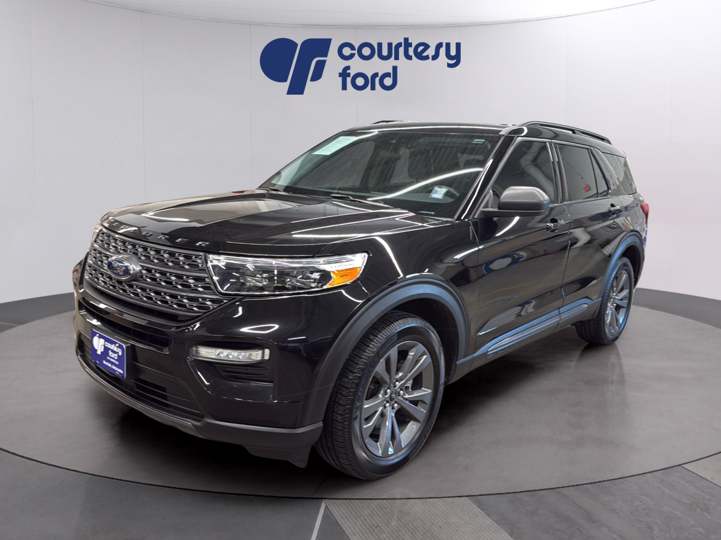 Certified 2021 Ford Explorer XLT w/ Equipment Group 202A AWD/4WD image 3
