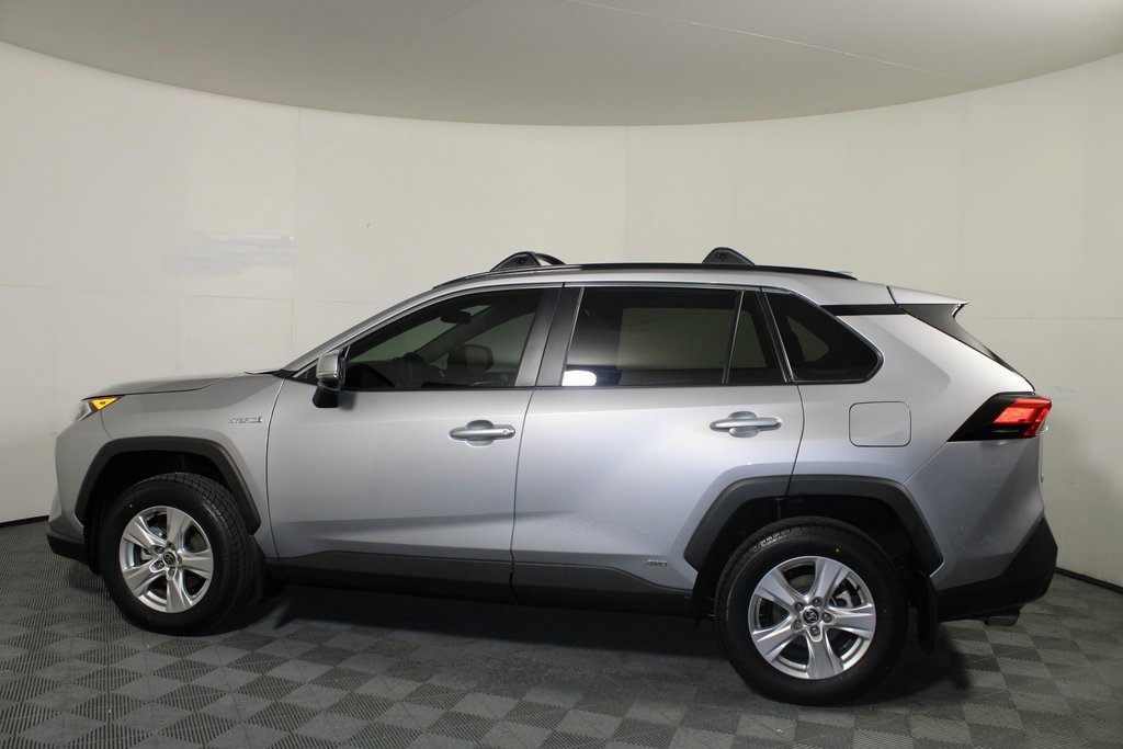 Used 2021 Toyota RAV4 XLE image 2