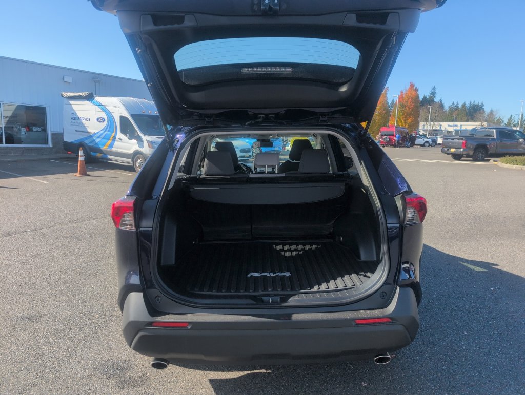 Used 2025 Toyota RAV4 XLE AWD/4WD image 31