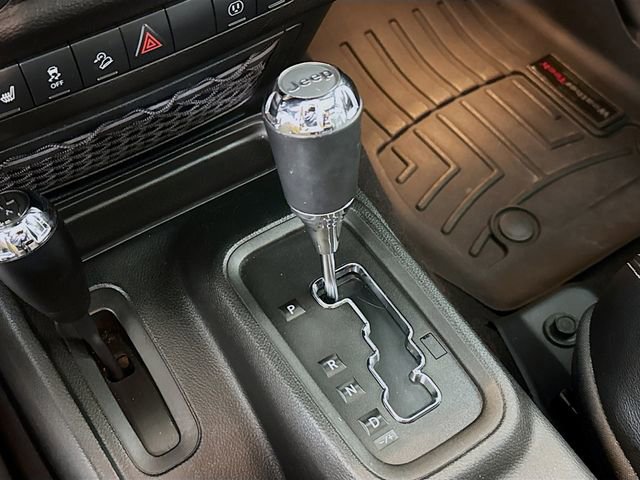 Used 2018 Jeep Wrangler Unlimited Sahara w/ Connectivity Group image 17