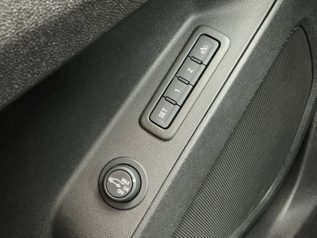 Used 2024 Chevrolet Equinox Premier FWD image 39