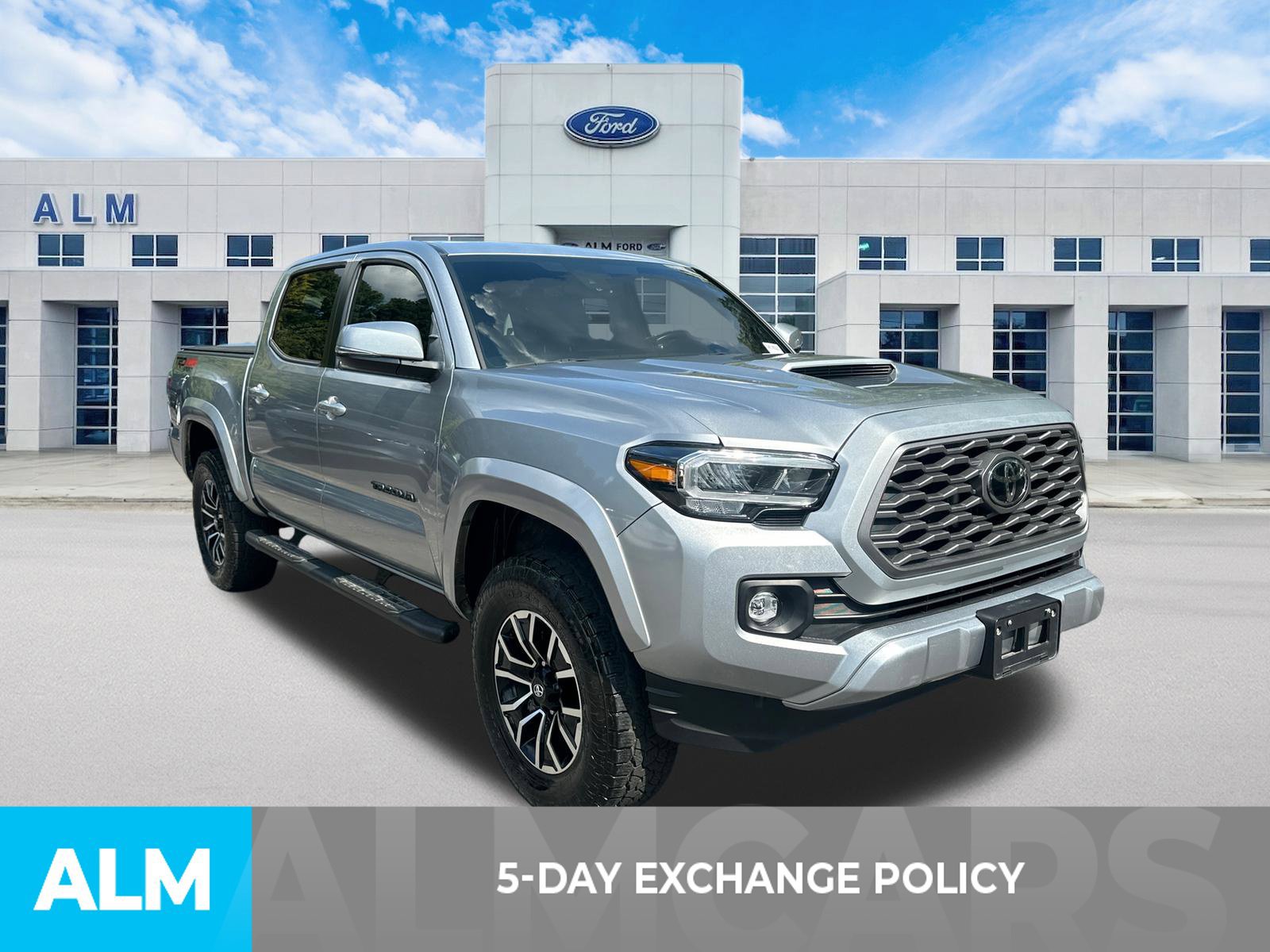 Used 2022 Toyota Tacoma TRD Sport w/ TRD Premium Sport Package AWD/4WD image 3