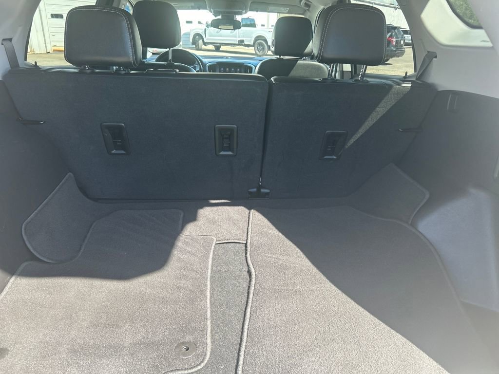 Used 2024 GMC Terrain SLT image 13