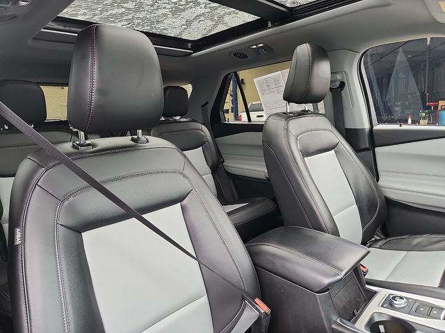 Certified 2022 Ford Explorer XLT w/ Equipment Group 202A AWD/4WD image 32