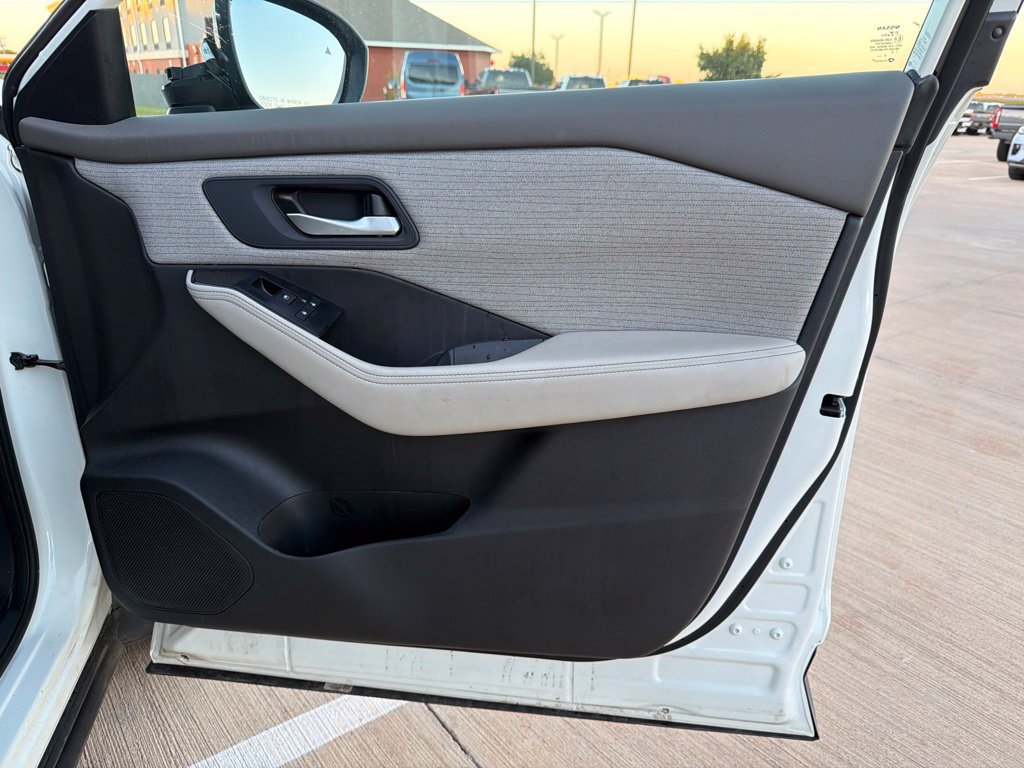 Used 2023 Nissan Rogue SV FWD image 18